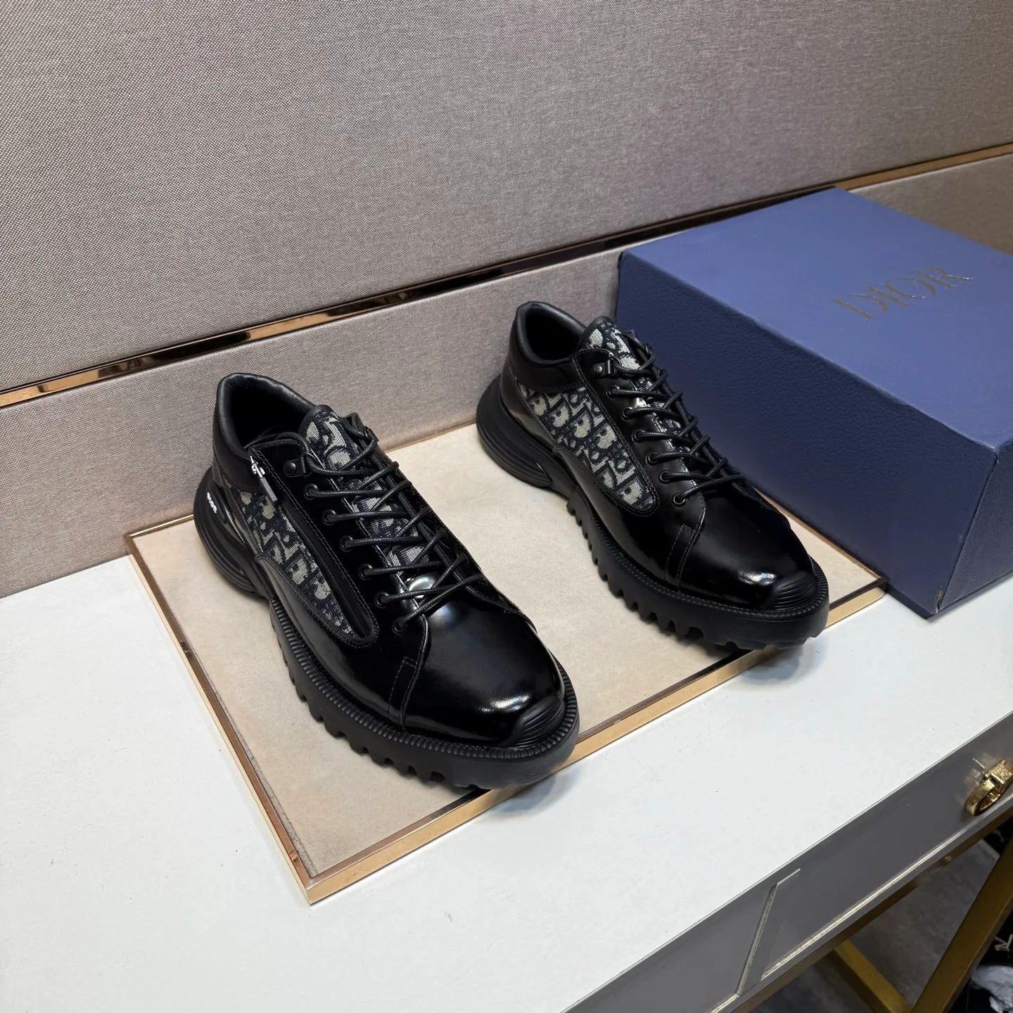 ⬛️Men's shoes 💰p560 [Dior~] Men's casual shoes 2025z cabinet sales simultaneously 🔶Size: 39-44 #️⃣ 🔷2 colors🔜The upper is made of multi-material splicing➕Genuine leather lining, comfortable and breathable, sole: original comfortable and wear-resistant outsole, ⚠️Real shot📱Photographed🎬The real thing is better📢📢📢